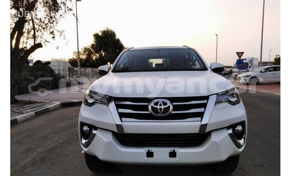 သွင်းကုန် Toyota Fortuner White ကား Import - Dubai Ayeyarwady သွင်းကုန် Toyota Fortuner White ကား Import - Dubai Ayeyarwady
