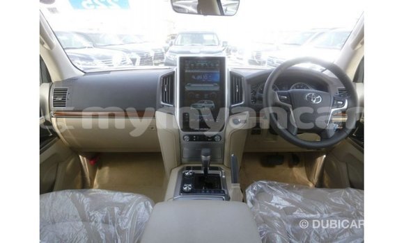 Buy Import Toyota Land Cruiser White Car in Import - Dubai in Ayeyarwady Buy Import Toyota Land Cruiser White Car in Import - Dubai in Ayeyarwady