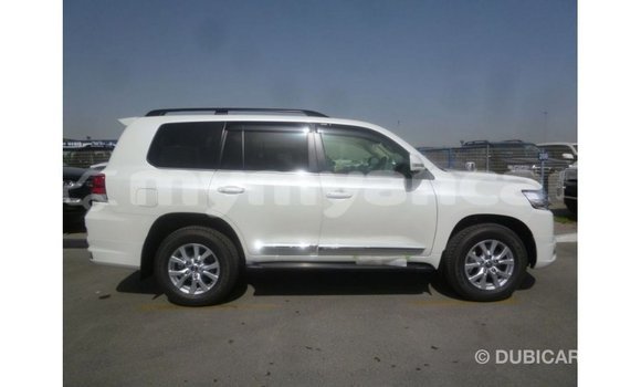 Buy Import Toyota Land Cruiser White Car in Import - Dubai in Ayeyarwady Buy Import Toyota Land Cruiser White Car in Import - Dubai in Ayeyarwady
