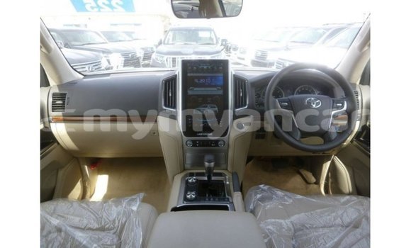 သွင်းကုန် Toyota Land Cruiser White ကား Import - Dubai Ayeyarwady သွင်းကုန် Toyota Land Cruiser White ကား Import - Dubai Ayeyarwady