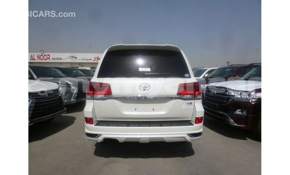 သွင်းကုန် Toyota Land Cruiser White ကား Import - Dubai Ayeyarwady သွင်းကုန် Toyota Land Cruiser White ကား Import - Dubai Ayeyarwady