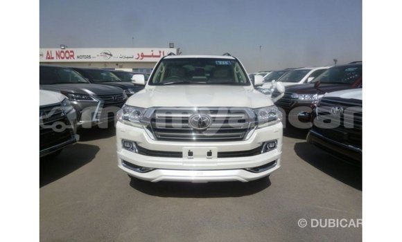 သွင်းကုန် Toyota Land Cruiser White ကား Import - Dubai Ayeyarwady သွင်းကုန် Toyota Land Cruiser White ကား Import - Dubai Ayeyarwady