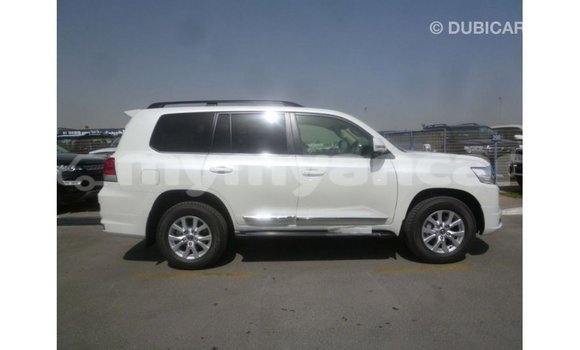 သွင်းကုန် Toyota Land Cruiser White ကား Import - Dubai Ayeyarwady သွင်းကုန် Toyota Land Cruiser White ကား Import - Dubai Ayeyarwady