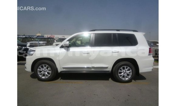 သွင်းကုန် Toyota Land Cruiser White ကား Import - Dubai Ayeyarwady သွင်းကုန် Toyota Land Cruiser White ကား Import - Dubai Ayeyarwady