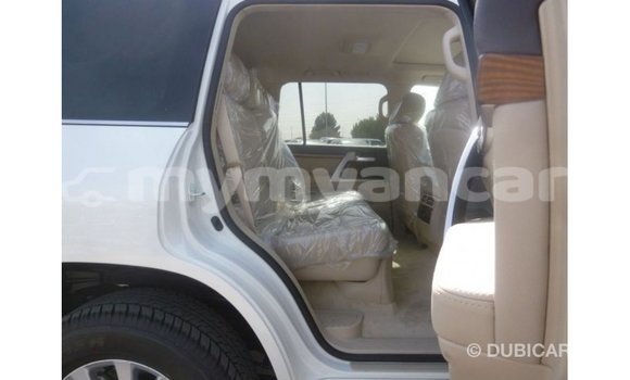သွင်းကုန် Toyota Land Cruiser White ကား Import - Dubai Ayeyarwady သွင်းကုန် Toyota Land Cruiser White ကား Import - Dubai Ayeyarwady