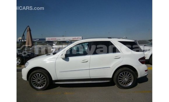 သွင်းကုန် Mercedes-Benz 190 (W201) White ကား Import - Dubai Ayeyarwady သွင်းကုန် Mercedes-Benz 190 (W201) White ကား Import - Dubai Ayeyarwady