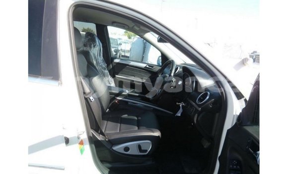 သွင်းကုန် Mercedes-Benz 190 (W201) White ကား Import - Dubai Ayeyarwady သွင်းကုန် Mercedes-Benz 190 (W201) White ကား Import - Dubai Ayeyarwady