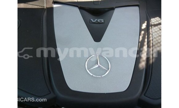 သွင်းကုန် Mercedes-Benz 190 (W201) White ကား Import - Dubai Ayeyarwady သွင်းကုန် Mercedes-Benz 190 (W201) White ကား Import - Dubai Ayeyarwady