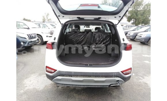 Buy Import Hyundai Santa Fe White Car in Import - Dubai in Ayeyarwady Buy Import Hyundai Santa Fe White Car in Import - Dubai in Ayeyarwady