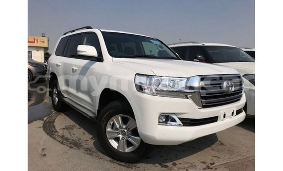 သွင်းကုန် Toyota Land Cruiser White ကား Import - Dubai Ayeyarwady သွင်းကုန် Toyota Land Cruiser White ကား Import - Dubai Ayeyarwady