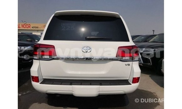သွင်းကုန် Toyota Land Cruiser White ကား Import - Dubai Ayeyarwady သွင်းကုန် Toyota Land Cruiser White ကား Import - Dubai Ayeyarwady