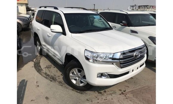 သွင်းကုန် Toyota Land Cruiser White ကား Import - Dubai Ayeyarwady သွင်းကုန် Toyota Land Cruiser White ကား Import - Dubai Ayeyarwady