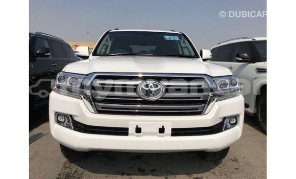 သွင်းကုန် Toyota Land Cruiser White ကား Import - Dubai Ayeyarwady သွင်းကုန် Toyota Land Cruiser White ကား Import - Dubai Ayeyarwady
