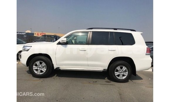 သွင်းကုန် Toyota Land Cruiser White ကား Import - Dubai Ayeyarwady သွင်းကုန် Toyota Land Cruiser White ကား Import - Dubai Ayeyarwady