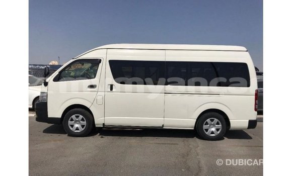 သွင်းကုန် Toyota Hiace White ကား Import - Dubai Ayeyarwady သွင်းကုန် Toyota Hiace White ကား Import - Dubai Ayeyarwady