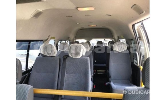 သွင်းကုန် Toyota Hiace White ကား Import - Dubai Ayeyarwady သွင်းကုန် Toyota Hiace White ကား Import - Dubai Ayeyarwady