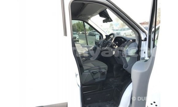 သွင်းကုန် Ford Club Wagon White ကား Import - Dubai Ayeyarwady သွင်းကုန် Ford Club Wagon White ကား Import - Dubai Ayeyarwady