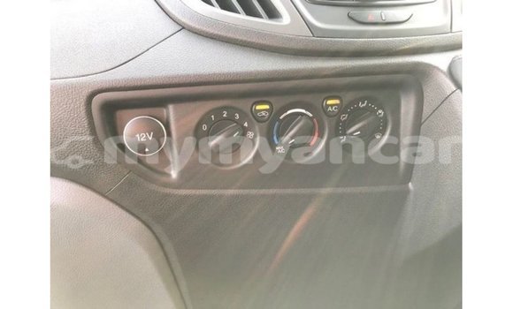 သွင်းကုန် Ford Club Wagon White ကား Import - Dubai Ayeyarwady သွင်းကုန် Ford Club Wagon White ကား Import - Dubai Ayeyarwady