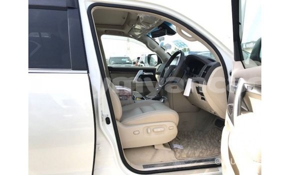 Acheter Import Voiture Toyota Land Cruiser Blanc à Import - Dubai, #<Region:0x000000000c5121b8> Acheter Import Voiture Toyota Land Cruiser Blanc à Import - Dubai, #<Region:0x000000000c5121b8>