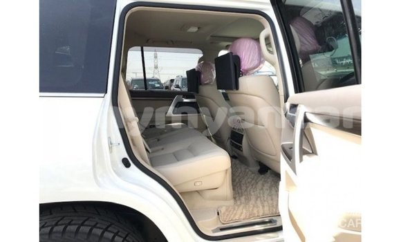 Acheter Import Voiture Toyota Land Cruiser Blanc à Import - Dubai, #<Region:0x000000000c5121b8> Acheter Import Voiture Toyota Land Cruiser Blanc à Import - Dubai, #<Region:0x000000000c5121b8>