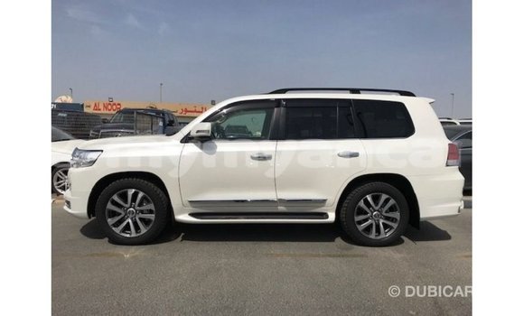 Acheter Import Voiture Toyota Land Cruiser Blanc à Import - Dubai, #<Region:0x000000000c5121b8> Acheter Import Voiture Toyota Land Cruiser Blanc à Import - Dubai, #<Region:0x000000000c5121b8>