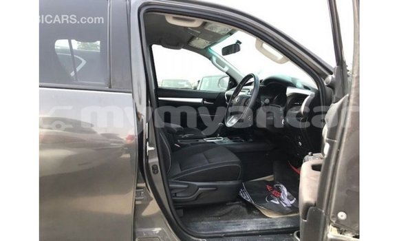 သွင်းကုန် Toyota Hilux Black ကား Import - Dubai Ayeyarwady သွင်းကုန် Toyota Hilux Black ကား Import - Dubai Ayeyarwady