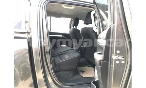 သွင်းကုန် Toyota Hilux Black ကား Import - Dubai Ayeyarwady သွင်းကုန် Toyota Hilux Black ကား Import - Dubai Ayeyarwady