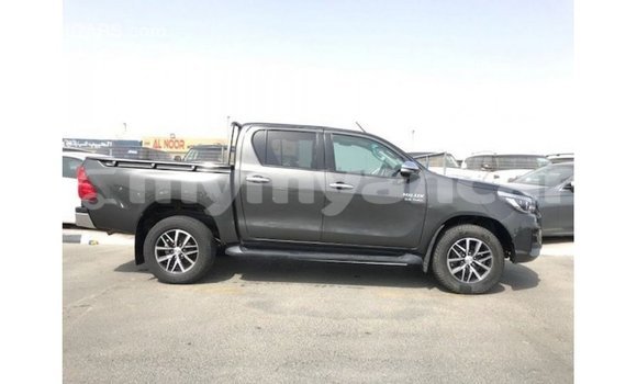 သွင်းကုန် Toyota Hilux Black ကား Import - Dubai Ayeyarwady သွင်းကုန် Toyota Hilux Black ကား Import - Dubai Ayeyarwady