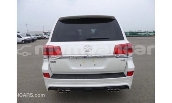 Acheter Import Voiture Toyota Land Cruiser Blanc à Import - Dubai, #<Region:0x000000000c5121b8> Acheter Import Voiture Toyota Land Cruiser Blanc à Import - Dubai, #<Region:0x000000000c5121b8>