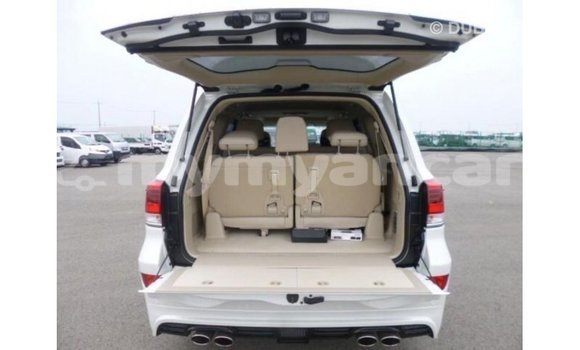 Acheter Import Voiture Toyota Land Cruiser Blanc à Import - Dubai, #<Region:0x000000000c5121b8> Acheter Import Voiture Toyota Land Cruiser Blanc à Import - Dubai, #<Region:0x000000000c5121b8>