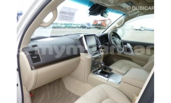 Acheter Import Voiture Toyota Land Cruiser Blanc à Import - Dubai, #<Region:0x000000000c5121b8> Acheter Import Voiture Toyota Land Cruiser Blanc à Import - Dubai, #<Region:0x000000000c5121b8>