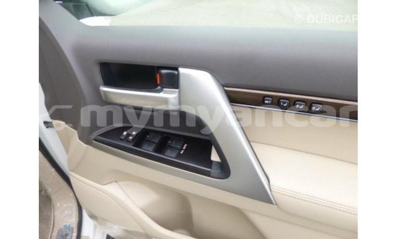 Acheter Import Voiture Toyota Land Cruiser Blanc à Import - Dubai, #<Region:0x000000000c5121b8> Acheter Import Voiture Toyota Land Cruiser Blanc à Import - Dubai, #<Region:0x000000000c5121b8>