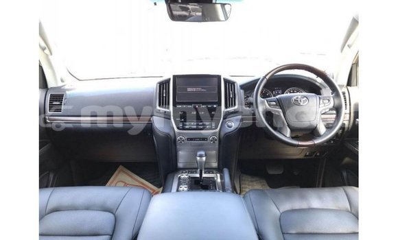 သွင်းကုန် Toyota Land Cruiser White ကား Import - Dubai Ayeyarwady သွင်းကုန် Toyota Land Cruiser White ကား Import - Dubai Ayeyarwady