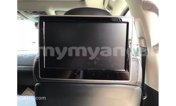 သွင်းကုန် Toyota Land Cruiser White ကား Import - Dubai Ayeyarwady သွင်းကုန် Toyota Land Cruiser White ကား Import - Dubai Ayeyarwady