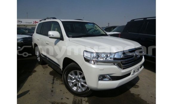 သွင်းကုန် Toyota Land Cruiser White ကား Import - Dubai Ayeyarwady သွင်းကုန် Toyota Land Cruiser White ကား Import - Dubai Ayeyarwady