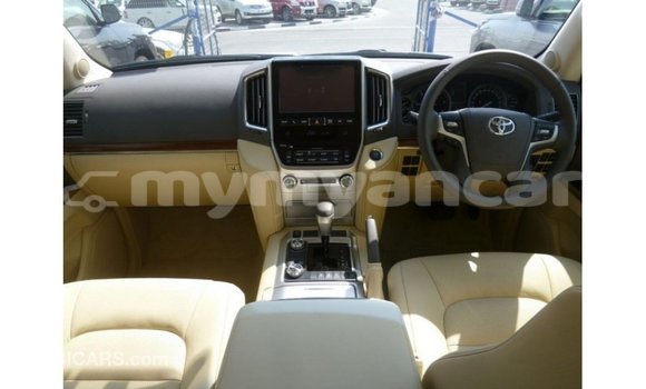 သွင်းကုန် Toyota Land Cruiser White ကား Import - Dubai Ayeyarwady သွင်းကုန် Toyota Land Cruiser White ကား Import - Dubai Ayeyarwady