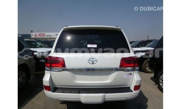 သွင်းကုန် Toyota Land Cruiser White ကား Import - Dubai Ayeyarwady သွင်းကုန် Toyota Land Cruiser White ကား Import - Dubai Ayeyarwady