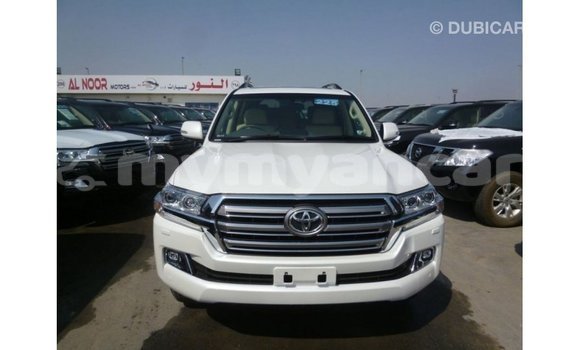 သွင်းကုန် Toyota Land Cruiser White ကား Import - Dubai Ayeyarwady သွင်းကုန် Toyota Land Cruiser White ကား Import - Dubai Ayeyarwady