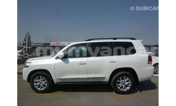 သွင်းကုန် Toyota Land Cruiser White ကား Import - Dubai Ayeyarwady သွင်းကုန် Toyota Land Cruiser White ကား Import - Dubai Ayeyarwady