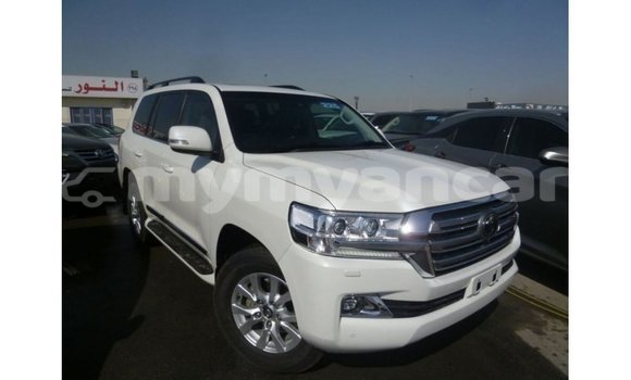 သွင်းကုန် Toyota Land Cruiser White ကား Import - Dubai Ayeyarwady သွင်းကုန် Toyota Land Cruiser White ကား Import - Dubai Ayeyarwady