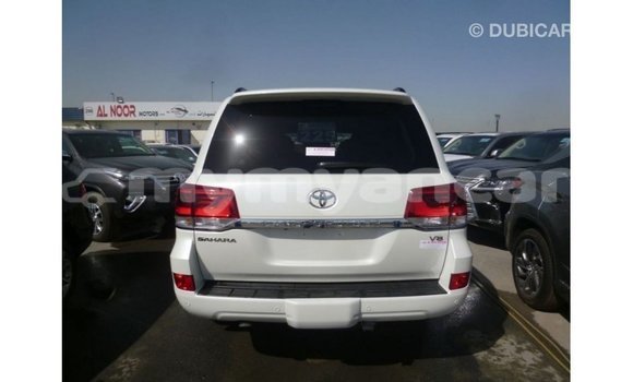သွင်းကုန် Toyota Land Cruiser White ကား Import - Dubai Ayeyarwady သွင်းကုန် Toyota Land Cruiser White ကား Import - Dubai Ayeyarwady