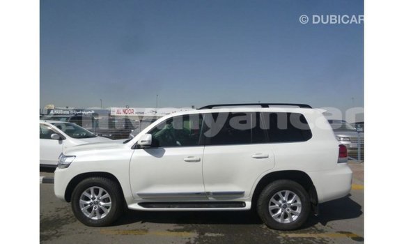 သွင်းကုန် Toyota Land Cruiser White ကား Import - Dubai Ayeyarwady သွင်းကုန် Toyota Land Cruiser White ကား Import - Dubai Ayeyarwady