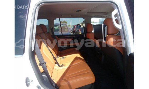 သွင်းကုန် Lexus LX White ကား Import - Dubai Ayeyarwady သွင်းကုန် Lexus LX White ကား Import - Dubai Ayeyarwady