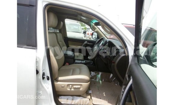 Acheter Import Voiture Toyota Land Cruiser Blanc à Import - Dubai, #<Region:0x000000000c5121b8> Acheter Import Voiture Toyota Land Cruiser Blanc à Import - Dubai, #<Region:0x000000000c5121b8>
