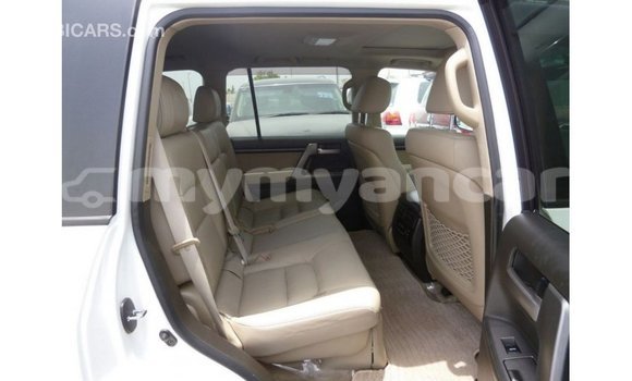 Acheter Import Voiture Toyota Land Cruiser Blanc à Import - Dubai, #<Region:0x000000000c5121b8> Acheter Import Voiture Toyota Land Cruiser Blanc à Import - Dubai, #<Region:0x000000000c5121b8>