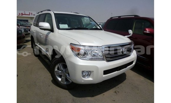 Buy Import Toyota Land Cruiser White Car in Import - Dubai in Ayeyarwady Buy Import Toyota Land Cruiser White Car in Import - Dubai in Ayeyarwady