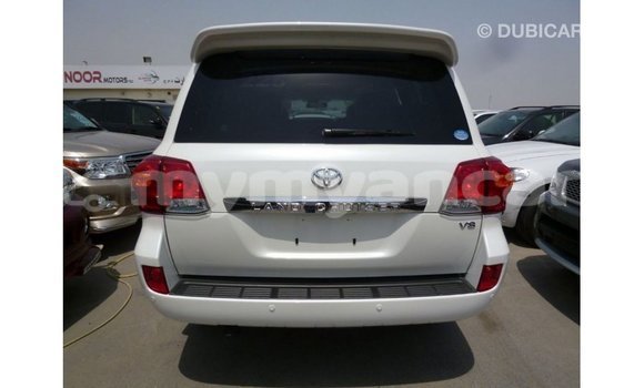 Buy Import Toyota Land Cruiser White Car in Import - Dubai in Ayeyarwady Buy Import Toyota Land Cruiser White Car in Import - Dubai in Ayeyarwady