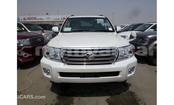 Buy Import Toyota Land Cruiser White Car in Import - Dubai in Ayeyarwady Buy Import Toyota Land Cruiser White Car in Import - Dubai in Ayeyarwady