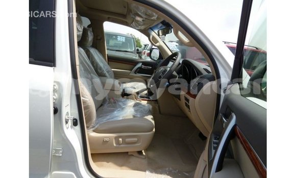 Buy Import Toyota Land Cruiser White Car in Import - Dubai in Ayeyarwady Buy Import Toyota Land Cruiser White Car in Import - Dubai in Ayeyarwady