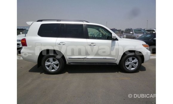 Buy Import Toyota Land Cruiser White Car in Import - Dubai in Ayeyarwady Buy Import Toyota Land Cruiser White Car in Import - Dubai in Ayeyarwady